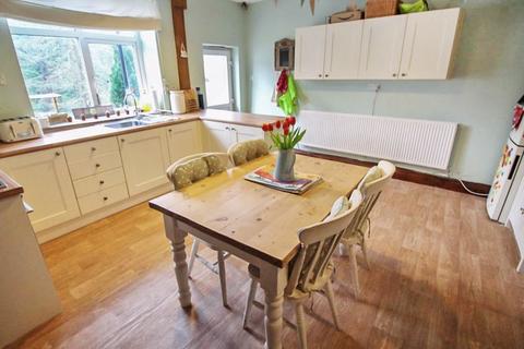 107 Bury Road, Edenfield, Bury, BL0 0EN