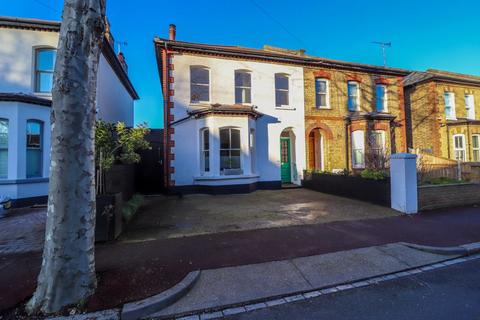 4 bedroom semi-detached house to rent, Park Terrace, Westcliff-On-Sea