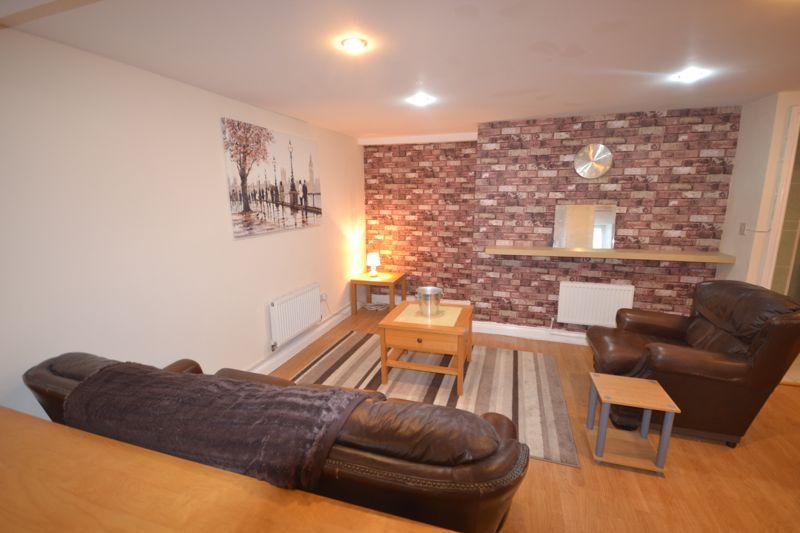 Fountain Hall Terrace, Carmarthen 1 bed apartment £420 pcm (£97 pw)