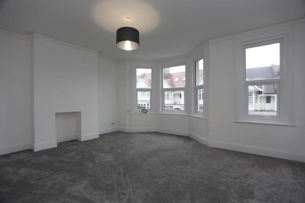 Glendale Road, Hove 2 bed flat £1,300 pcm (£300 pw)