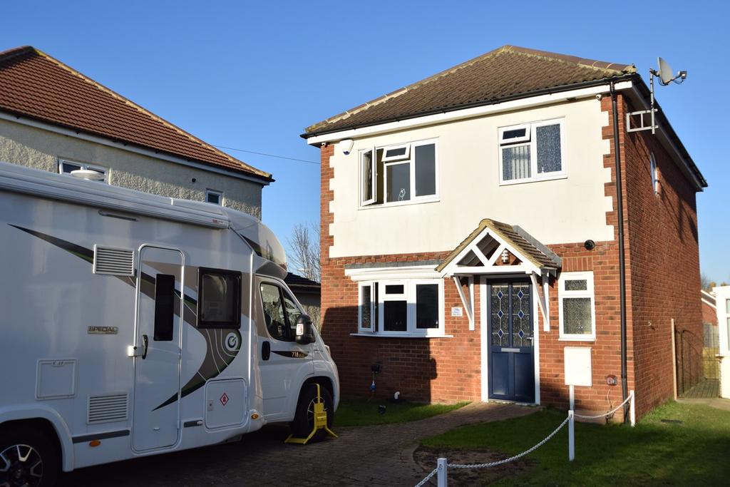Hunters Way West, Darland, Chatham, ME5 3 bed detached house £450,000