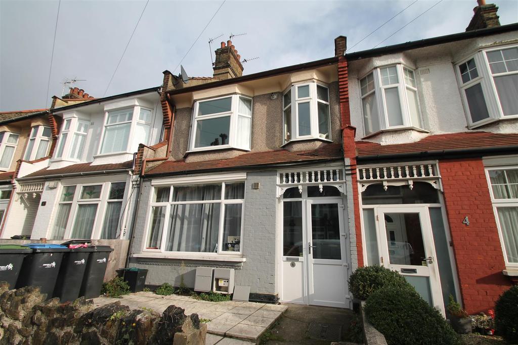 Arnold Gardens, Palmers Green, London N13 1 bed flat £1,175 pcm (£271 pw)