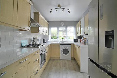 260 Bury Street West, London, N9 9LB