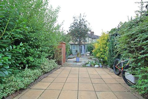 260 Bury Street West, London, N9 9LB