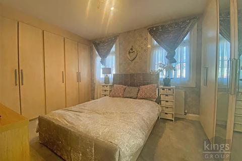 260 Bury Street West, London, N9 9LB