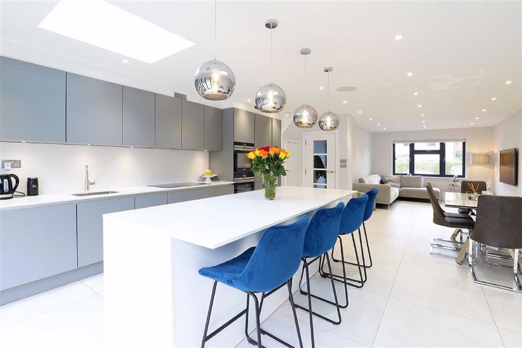 Driftwood Avenue, St. Albans, Hertfordshire 4 bed semidetached house £765,000