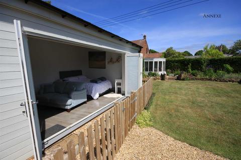 Honeysuckle Cottage, 4 West End, Pickwell, Melton Mowbray, LE14 2RH