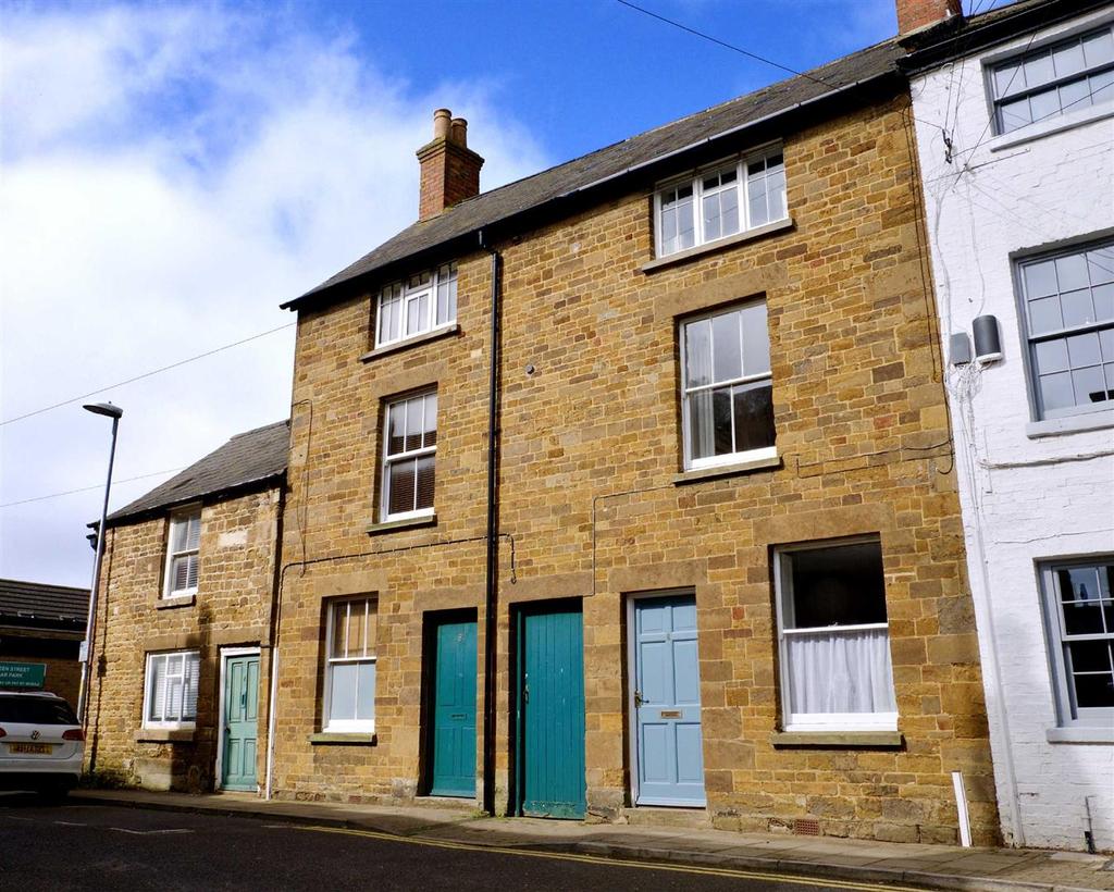 Queen Street, Uppingham 3 bed character property £250,000