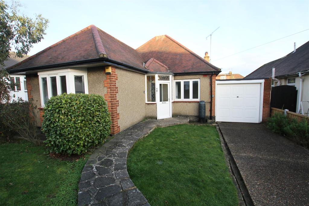 Tattersall Gardens, LeighOnSea 3 bed detached bungalow £1,600 pcm