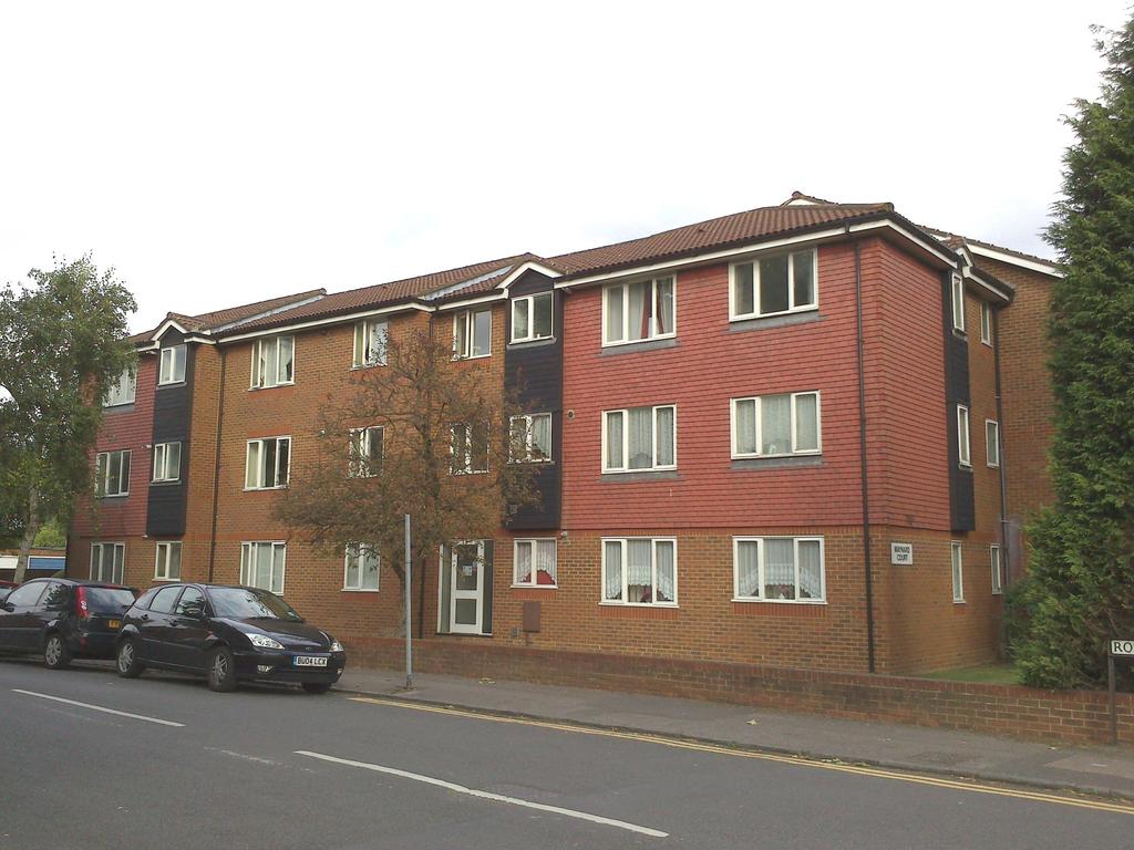 Maynard Court, Rosefield Road, Staines, TW18 4QD. 1 bed property £800