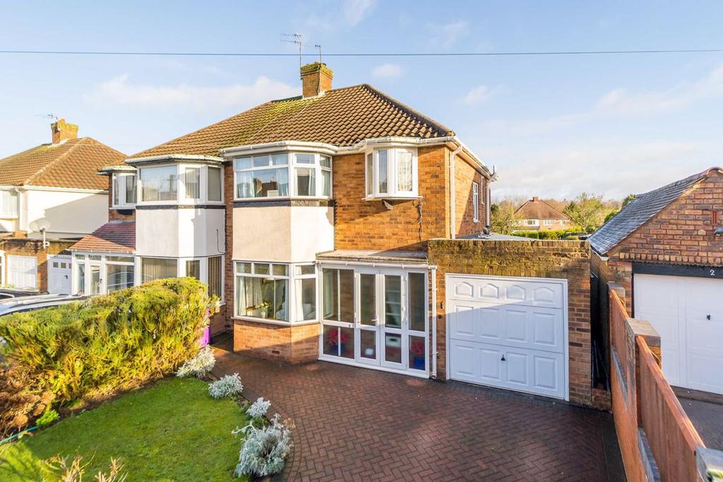 4, Mason Crescent, Penn... 3 bed semidetached house £265,000