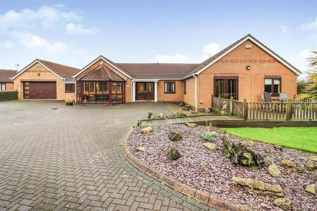 Elm Garth, Roos, Hull 4 bed detached bungalow £485,000