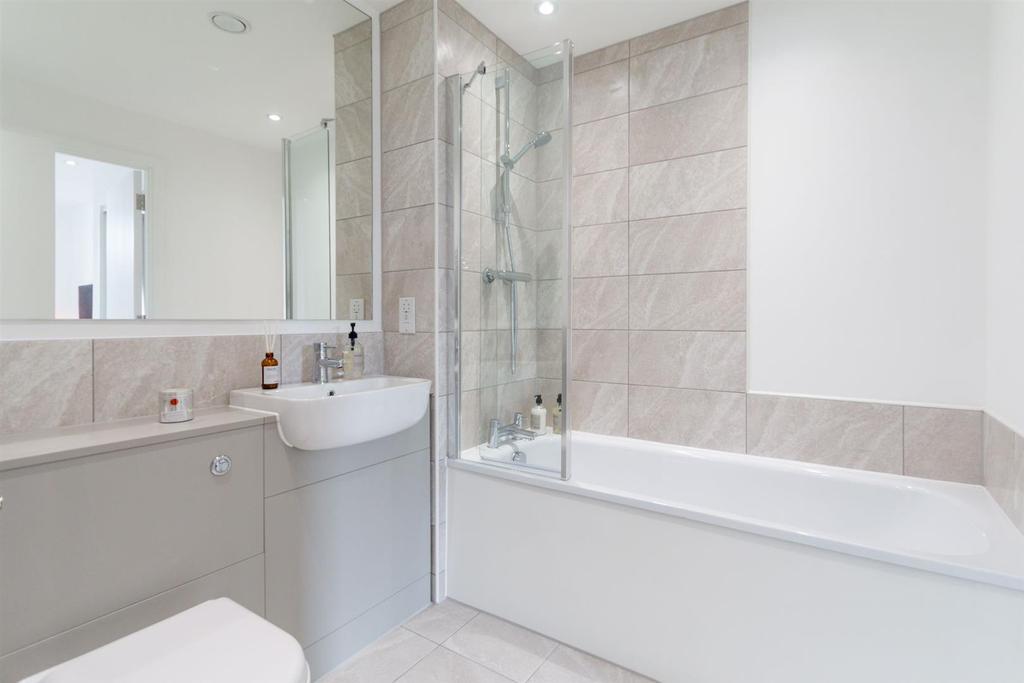 Bathroom & En-Suite (3).jpeg