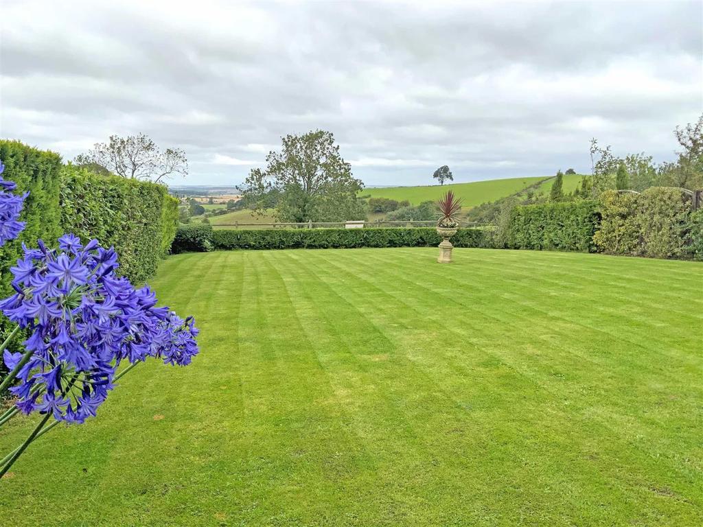 Leicester Road, Tilton On The Hill 5 bed detached house £720,000