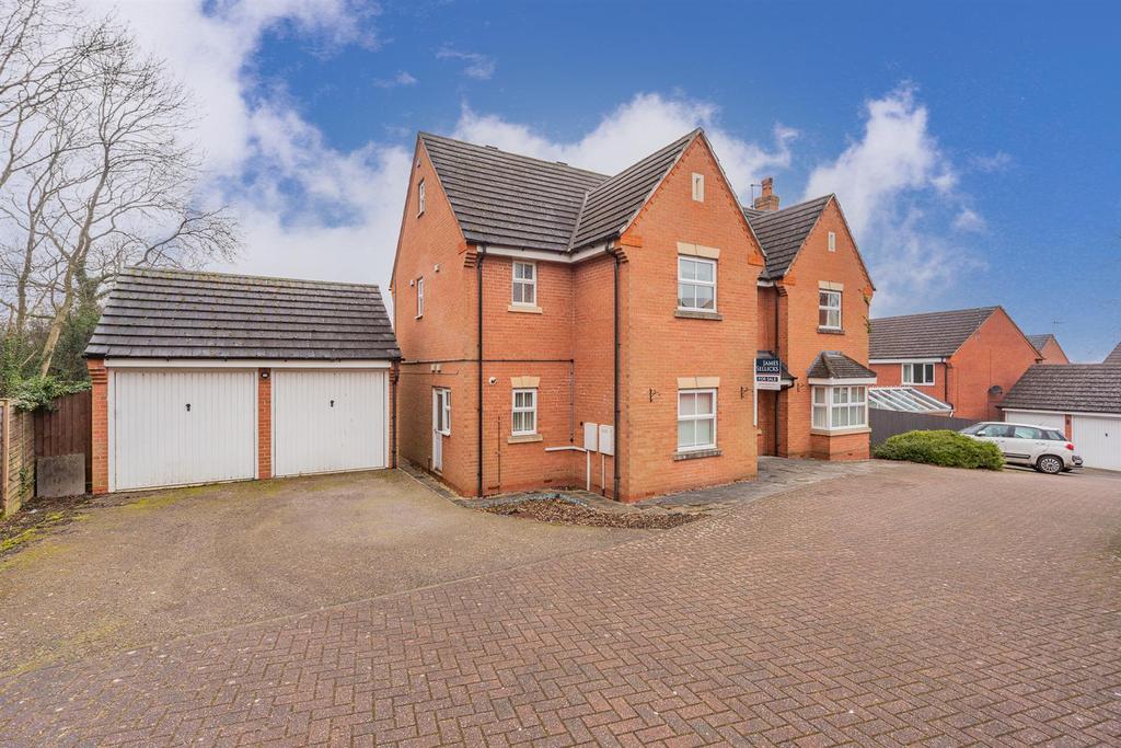 Barons Close, Kirby Muxloe 6 bed detached house £575,000