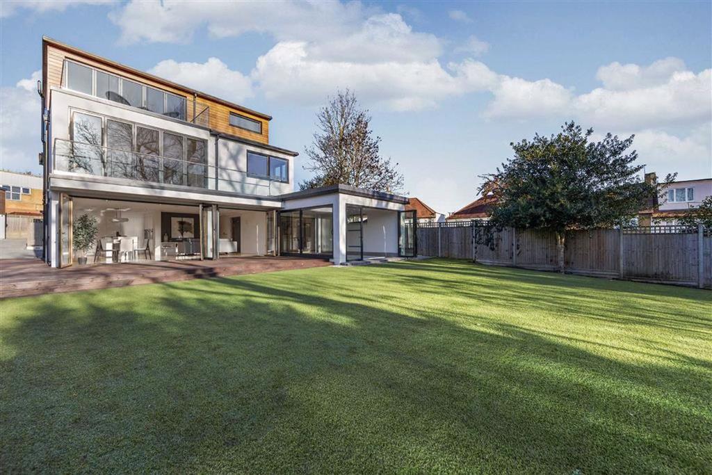 Holders Hill Crescent, Hendon 5 bed house £2,750,000