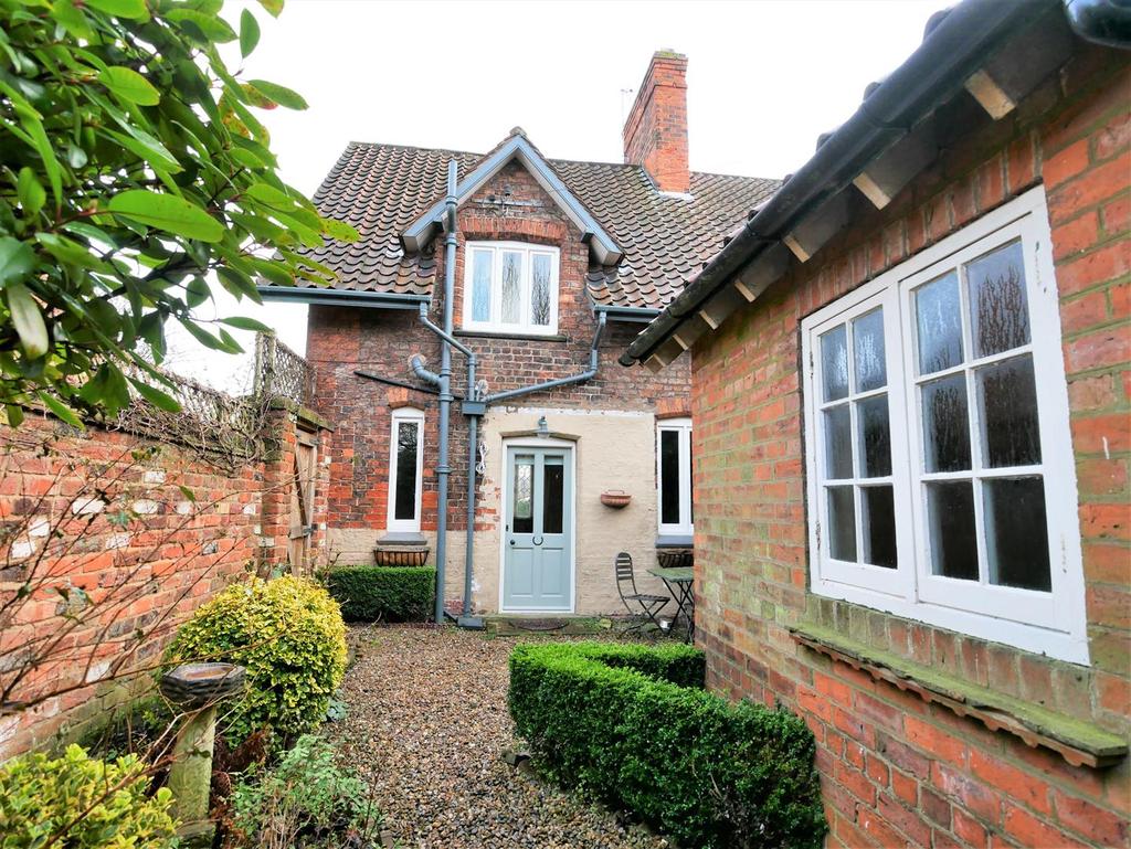 Tadcaster Road, Dringhouses 2 bed cottage for sale £375,000