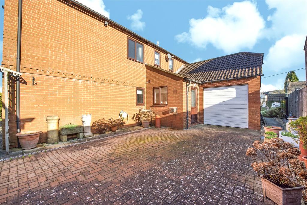 Broad Town, Broad Town, Royal Wootton Bassett, SN4 4 bed detached house