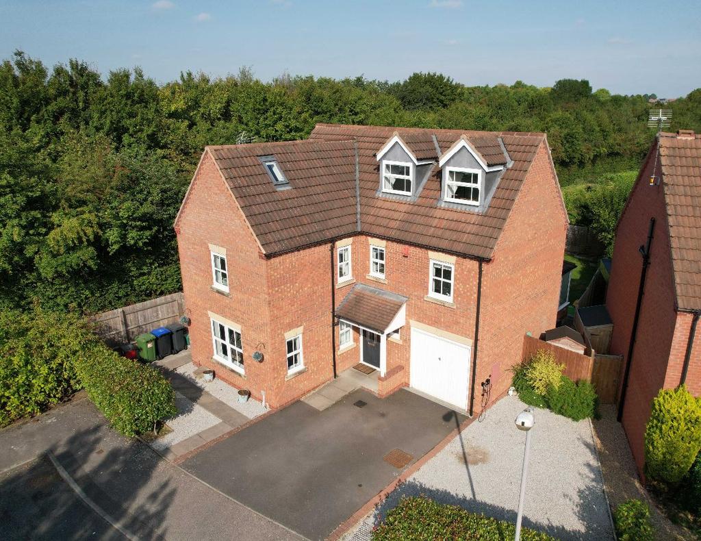 Rogers Way, Chase Meadow, Warwick 5 bed detached house £550,000