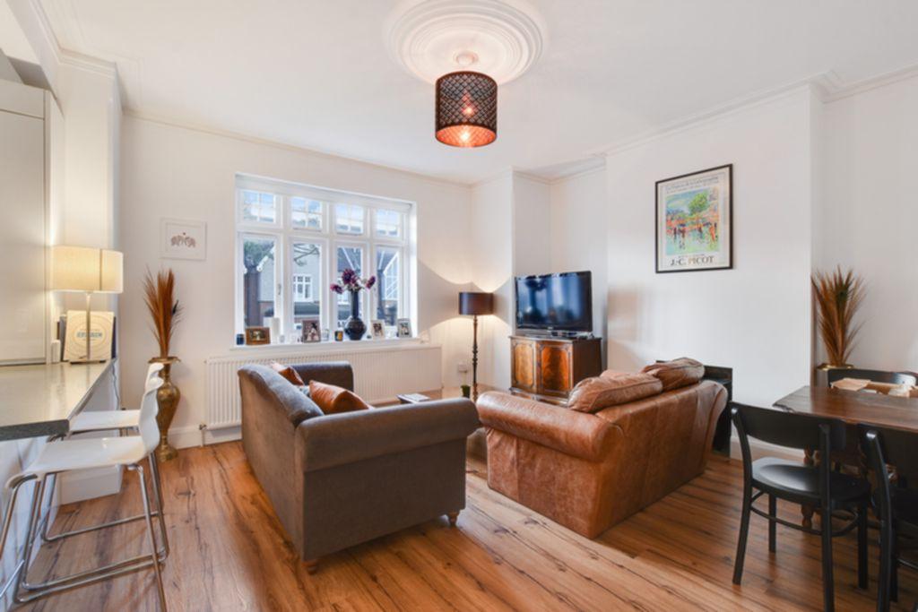 Birchington Road, Crouch End, N8 2 bed apartment £2,100 pcm (£485 pw)