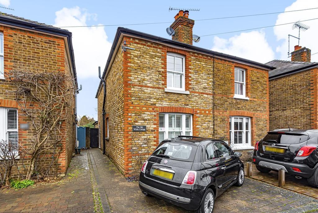 Hogshill Lane, Cobham, KT11 2 bed semidetached house £625,000