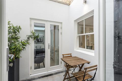 Flat 1, 203 Trinity Road, London, SW17 7HW