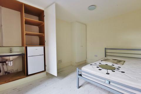 House share to rent - Stapleton Hall Road, Stroud Green N4