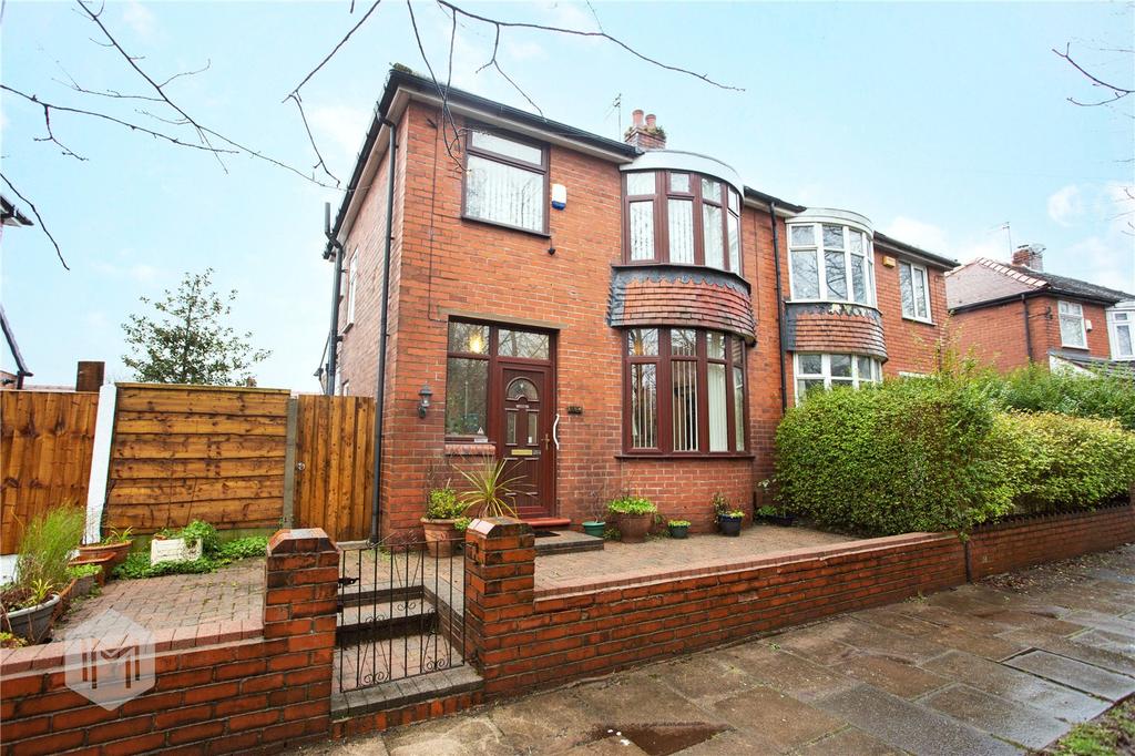 Broadway, Chadderton, Oldham, OL9 3 bed semidetached house £175,000
