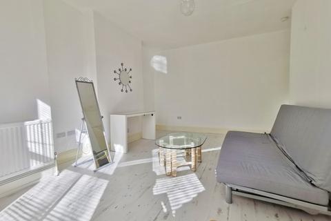 1 bedroom flat to rent, Stapleton Hall Road, Stroud Green N4