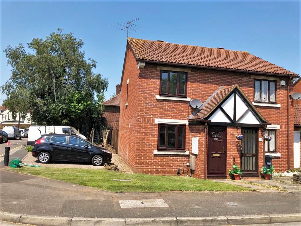 2 bedroom semi detached house in feltham