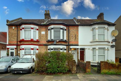 82 Mandeville Road, Enfield, EN3 6SJ
