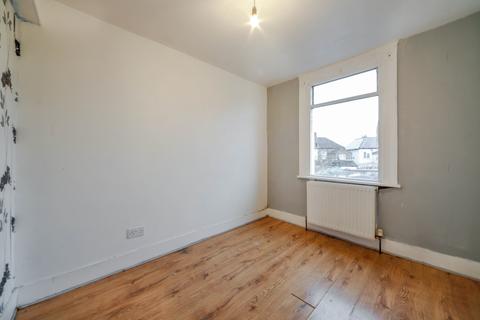 82 Mandeville Road, Enfield, EN3 6SJ