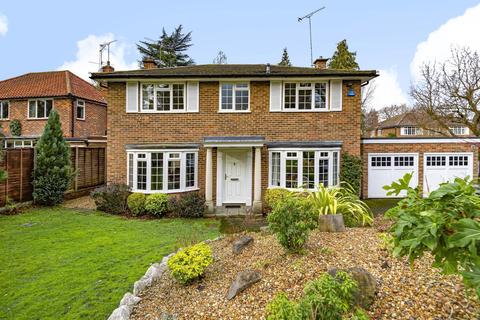 1 Fairford Close, West Byfleet, KT14 6HT