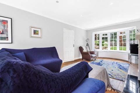 1 Fairford Close, West Byfleet, KT14 6HT