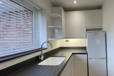 2 bedroom flat to rent, In the Ray, Maidenhead, SL6 8DH