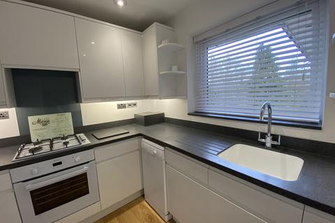 2 bedroom flat to rent, In the Ray, Maidenhead, SL6 8DH