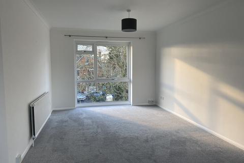 2 bedroom flat to rent, In the Ray, Maidenhead, SL6 8DH