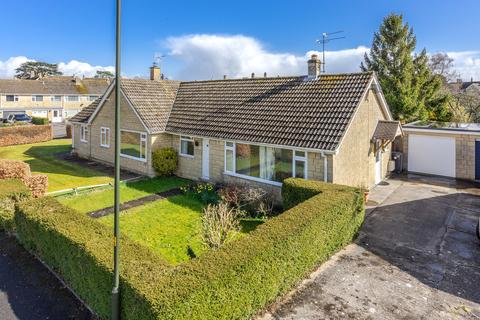 18 Close Gardens, Tetbury, GL8 8DU