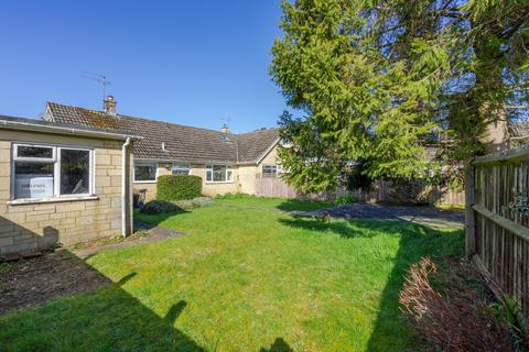 18 Close Gardens, Tetbury, GL8 8DU