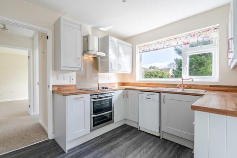 18 Close Gardens, Tetbury, GL8 8DU