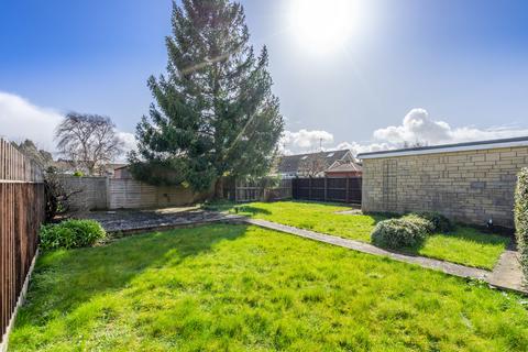 18 Close Gardens, Tetbury, GL8 8DU