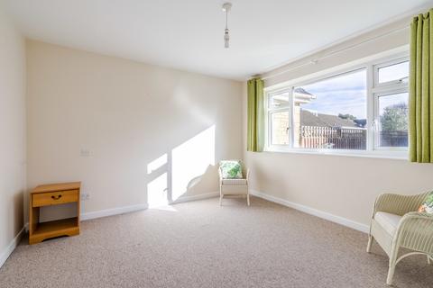 18 Close Gardens, Tetbury, GL8 8DU