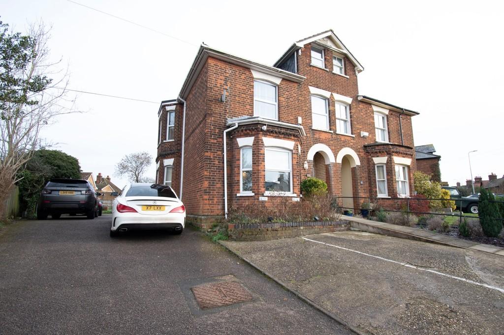 Julians Road, Stevenage 6 bed semi-detached house - £595,000