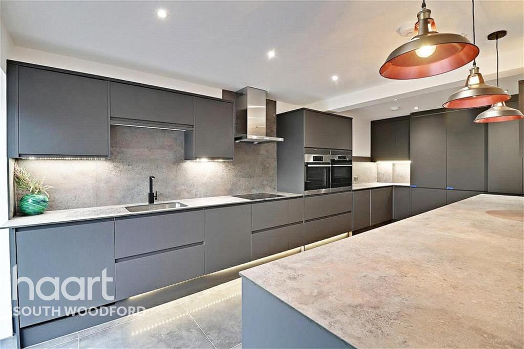 Hurst Road, Buckhurst Hill, IG9 4 bed semidetached house £2,750 pcm