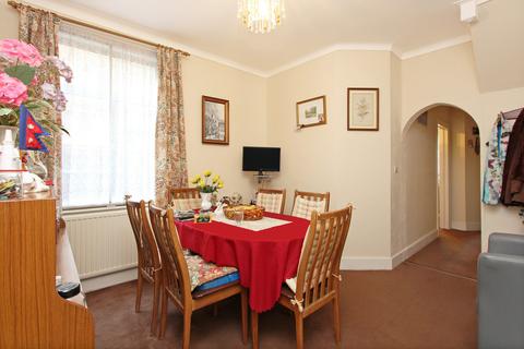 77 Standard Road, Hounslow, TW4 7AR