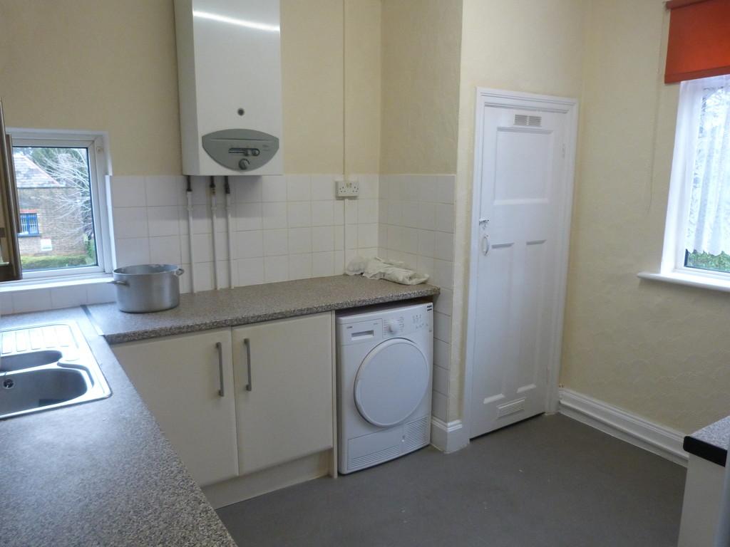 Old Park Avenue, Enfield 2 bed apartment £1,200 pcm (£277 pw)
