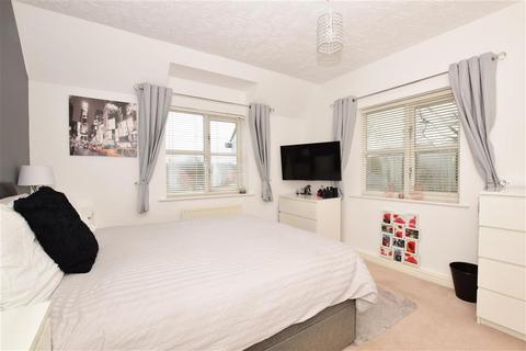 49 Bramble Tye, Laindon, Basildon, SS15 5GR