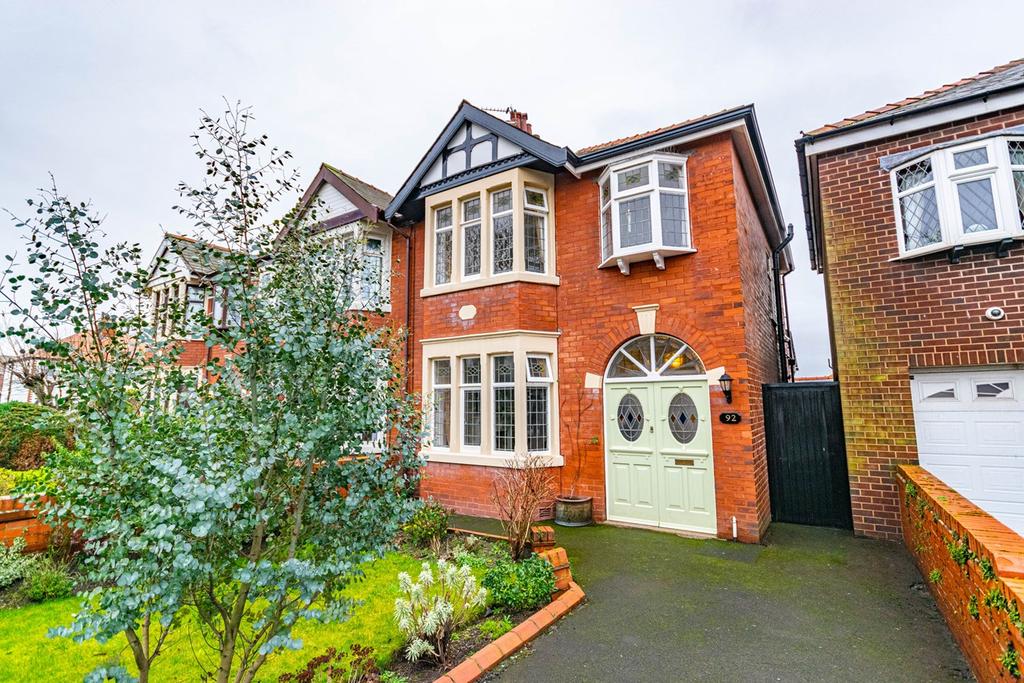 Harrington Avenue, Blackpool, FY4 3 bed semidetached house £205,000