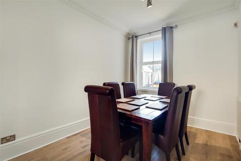 102 Bramley Close, London, E17 6EG