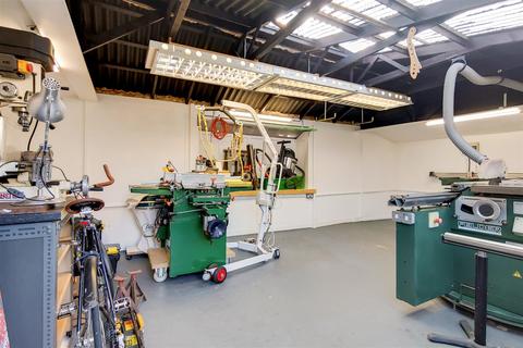 102 Bramley Close, London, E17 6EG